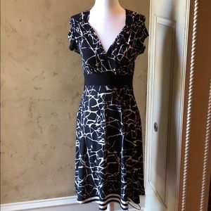 🔥🔥🔥Boutique Black White Print Midlength Dress.
